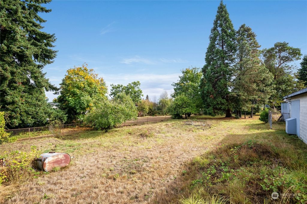 Photo of 3735 SW 100th Street, Seattle, WA 98146 (MLS # 2165915)