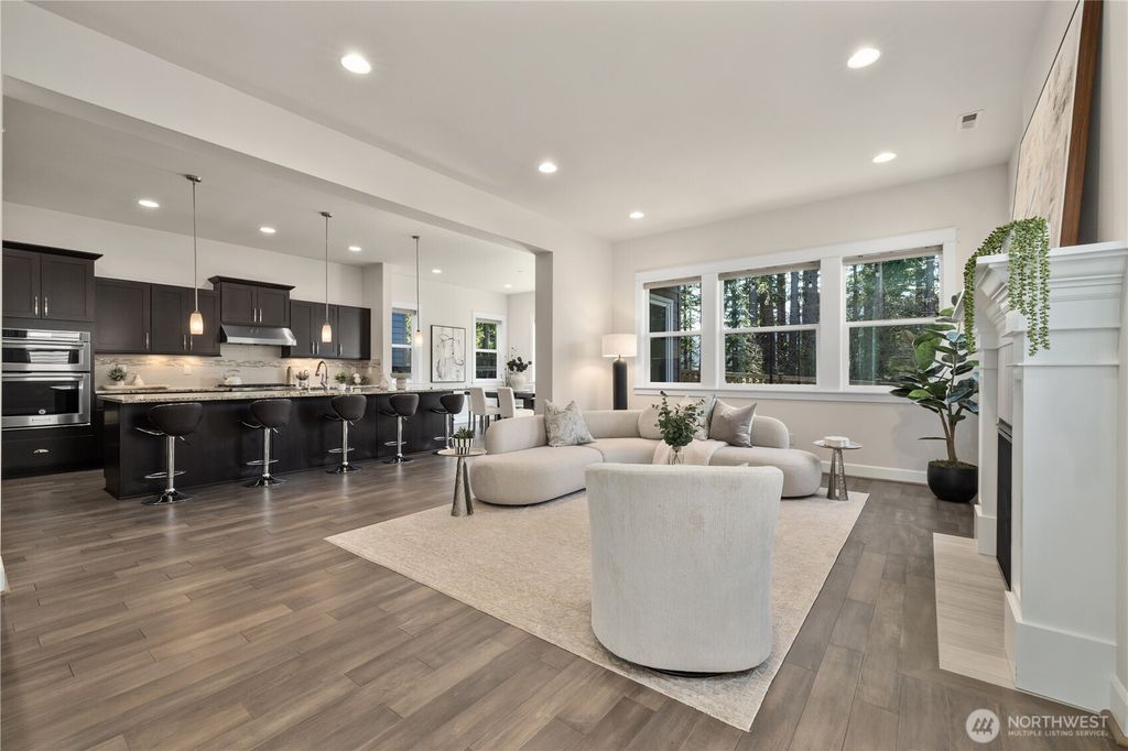 Photo of 423 5th Avenue NE, Issaquah, WA 98029 (MLS # 2361806)
