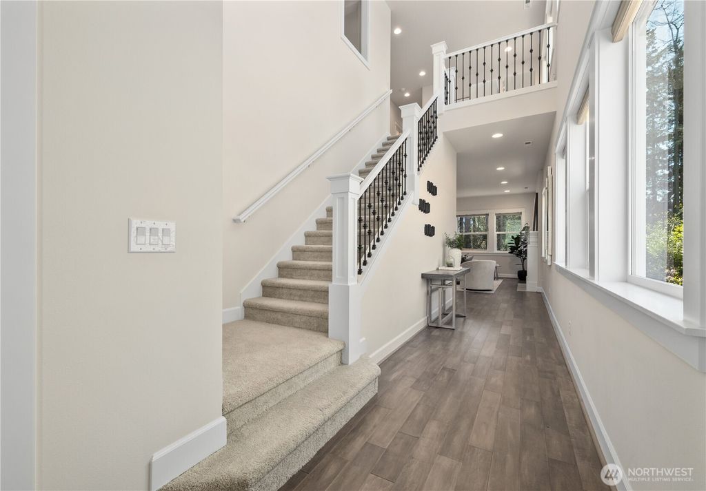 Photo of 423 5th Avenue NE, Issaquah, WA 98029 (MLS # 2361806)
