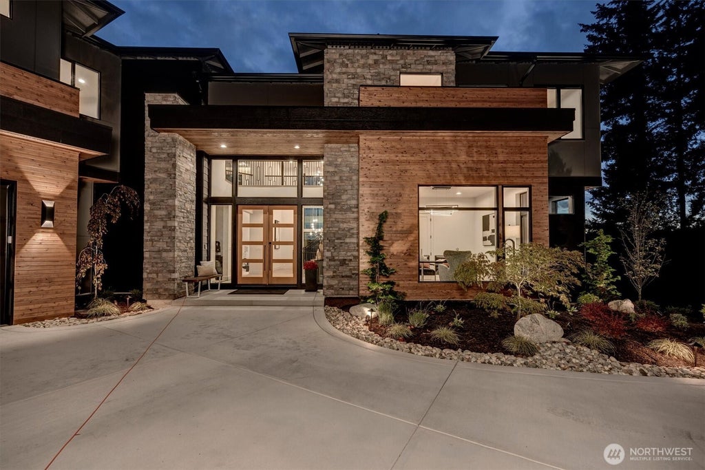 Photo of 13404 Woodinville-Redmond Road NE, Redmond, WA 98052 (MLS # 2585294)