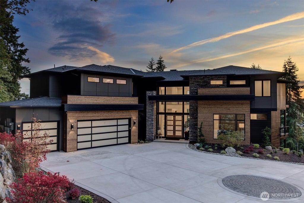 Photo of 13404 Woodinville-Redmond Road NE, Redmond, WA 98052 (MLS # 2585294)