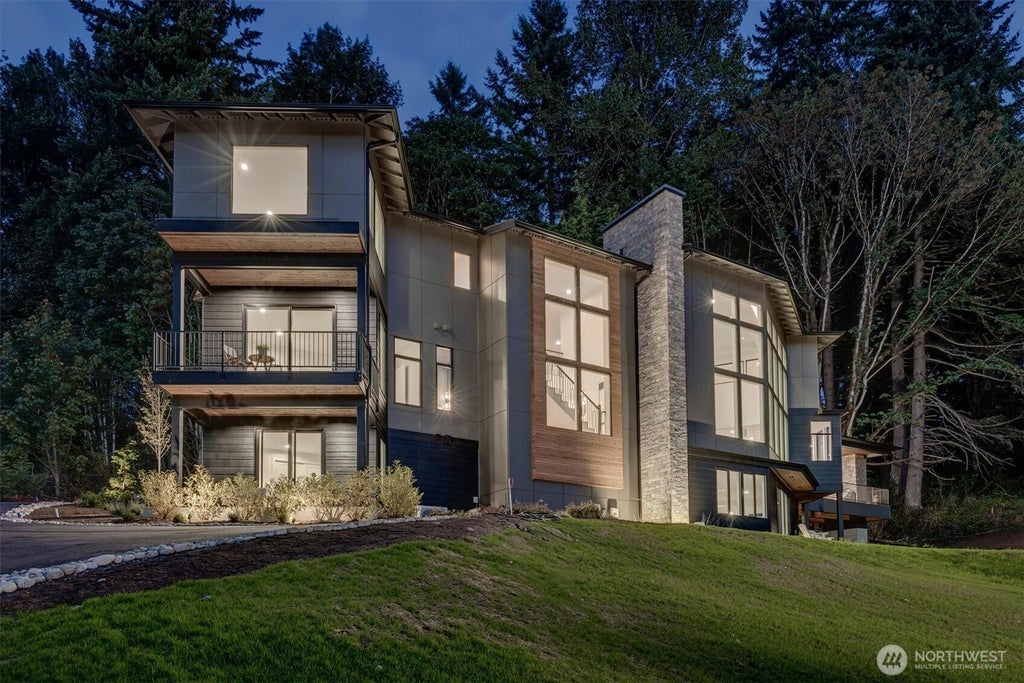 Photo of 13404 Woodinville-Redmond Road NE, Redmond, WA 98052 (MLS # 2585294)
