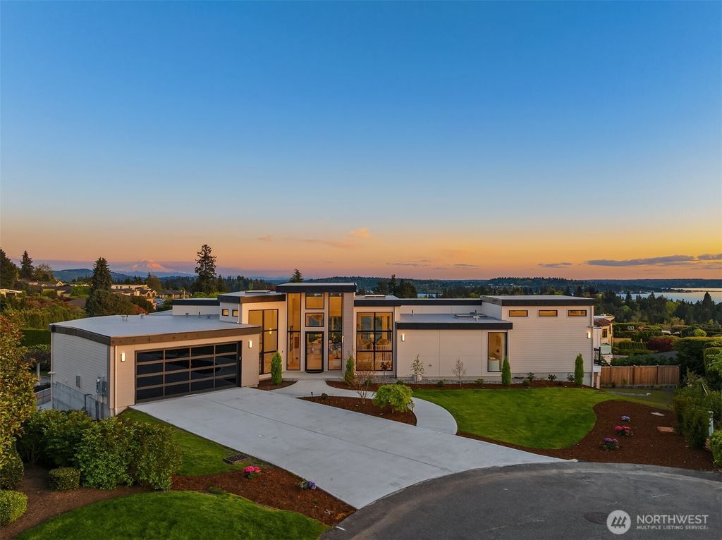 Photo of 1810 91st Place NE, Clyde Hill, WA 98004 (MLS # 2510602)