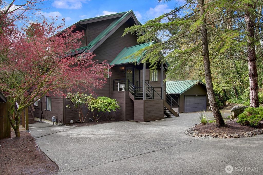 Photo of 11212 SE 74th Street, Newcastle, WA 98056 (MLS # 2357972)