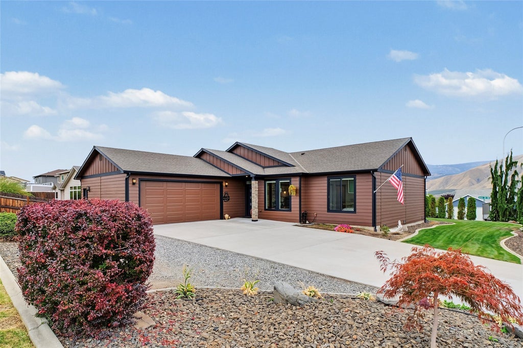 Photo of 425 S Jarvis Avenue, East Wenatchee, WA 98802 (MLS # 2597699)