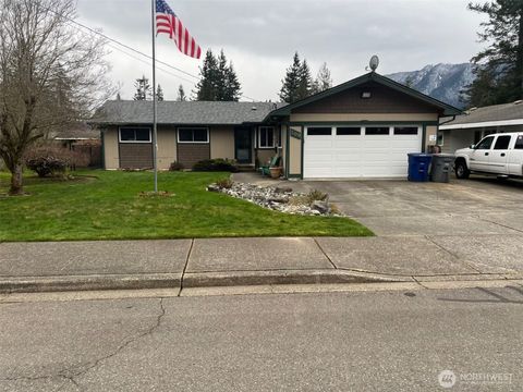 Photo of 509 NE 6th Street, North Bend, WA 98045 (MLS # 2490589)