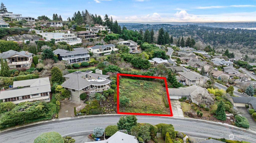 Photo of 13717 Somerset Blvd SE, Bellevue, WA 98006 (MLS # 2317773)