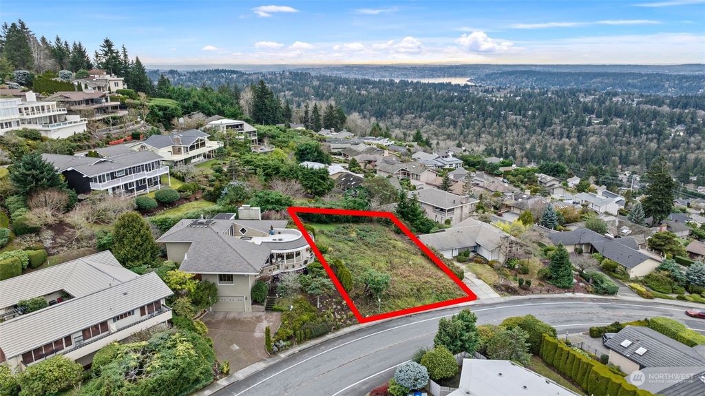 Photo of 13717 Somerset Blvd SE, Bellevue, WA 98006 (MLS # 2317773)