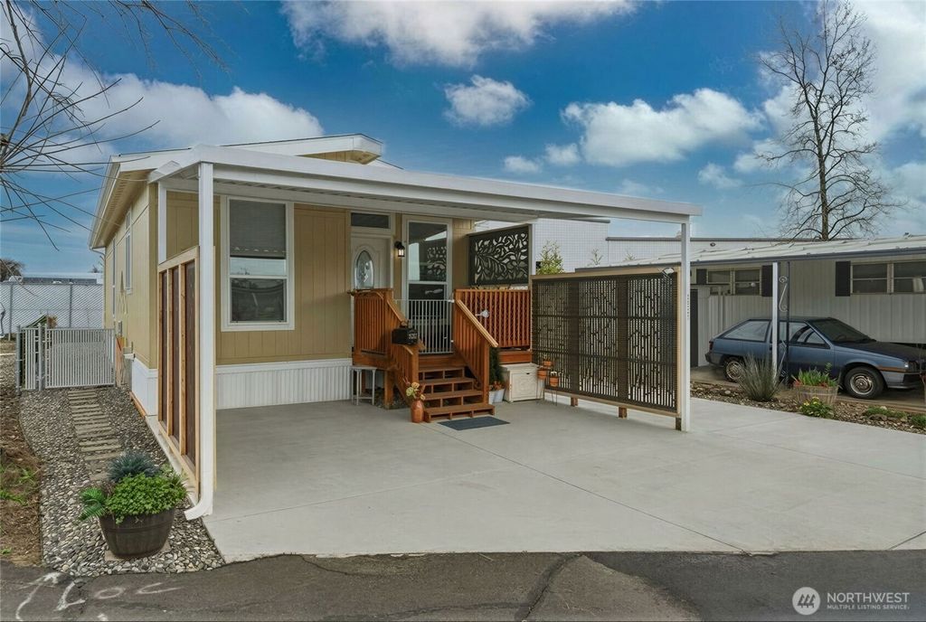 Photo of 1221 Arkansas Drive, Walla Walla, WA 99362 (MLS # 2489405)