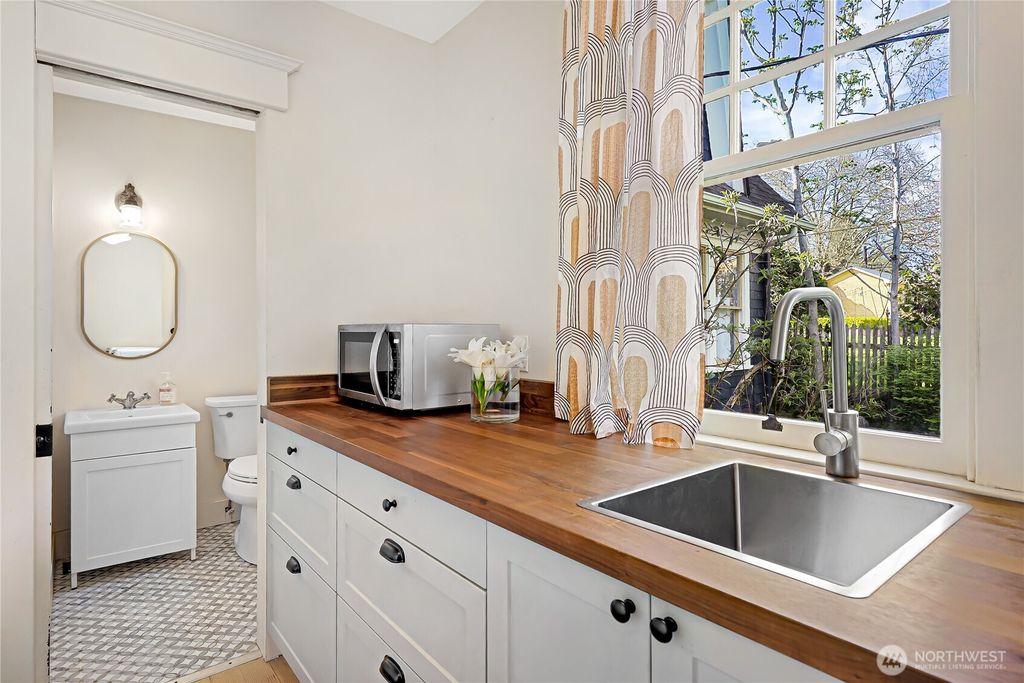 listing image 9363369381599965612