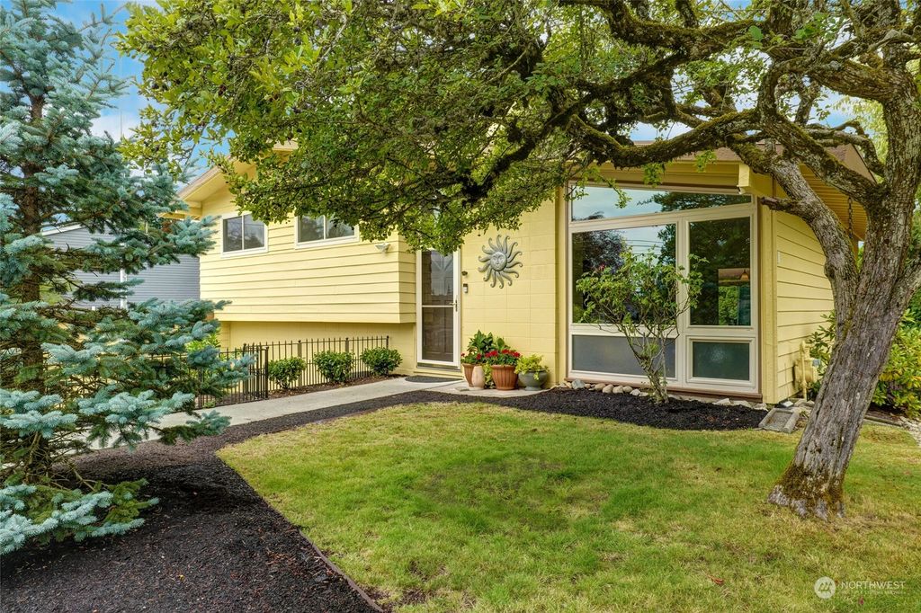 Photo of 15908 SE 4th Street, Bellevue, WA 98008 (MLS # 2143644)