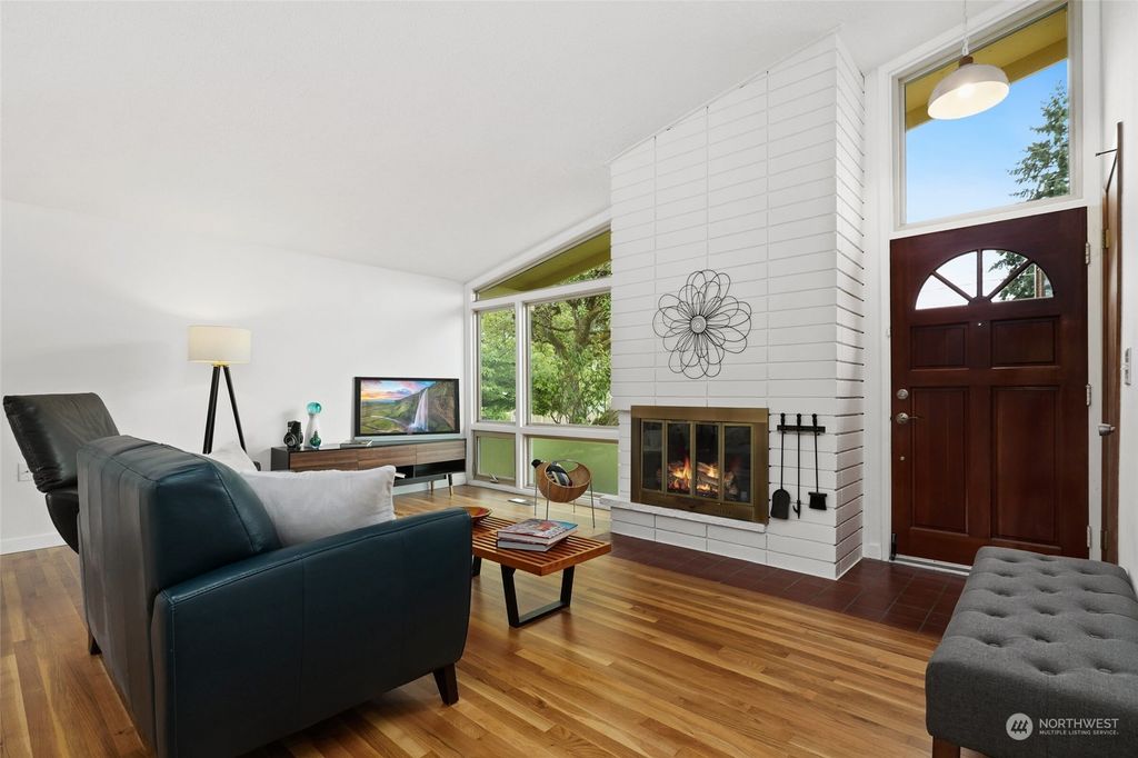 Photo of 15908 SE 4th Street, Bellevue, WA 98008 (MLS # 2143644)