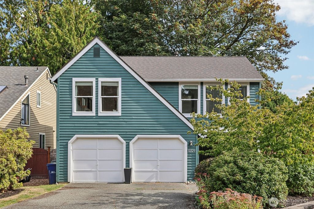 Photo of 10129 NE 144th Court, Kirkland, WA 98034 (MLS # 2438582)