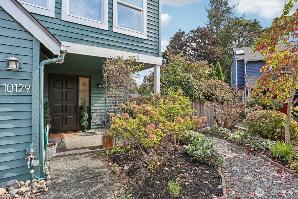 Photo of 10129 NE 144th Court, Kirkland, WA 98034 (MLS # 2438582)