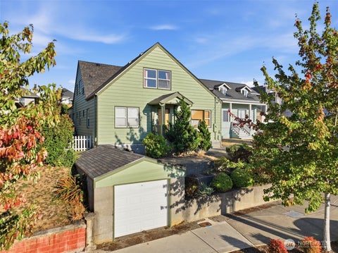Photo of 912 Pacific Avenue, Bremerton, WA 98337 (MLS # 2579325)