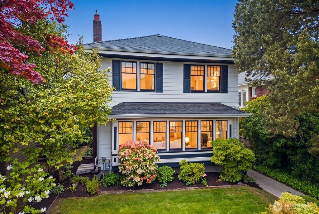 Photo of 5265 16th Avenue NE, Seattle, WA 98105 (MLS # 2514310)