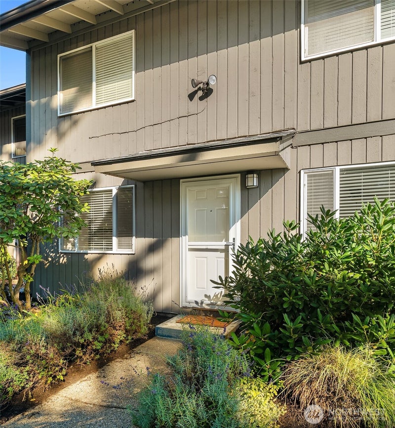 6122 N 16th I-102