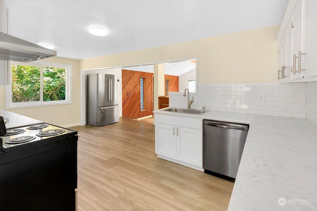 Photo of 3410 Lincoln Way, Lynnwood, WA 98087 (MLS # 2272623)