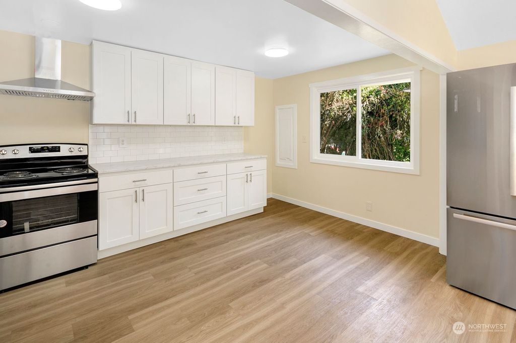 Photo of 3410 Lincoln Way, Lynnwood, WA 98087 (MLS # 2272623)