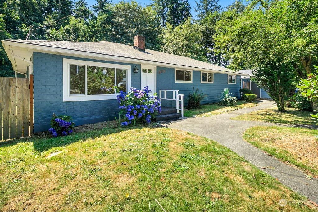 Photo of 3410 Lincoln Way, Lynnwood, WA 98087 (MLS # 2272623)