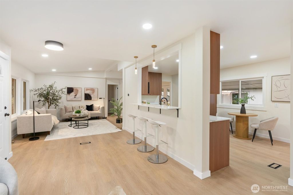 Photo of 1119 Park Cir Cir, Bothell, WA 98021 (MLS # 2459171)