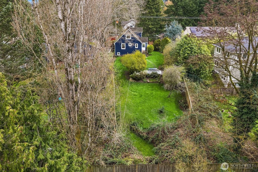 Photo of 9213 25TH Avenue NE, Seattle, WA 98115 (MLS # 2502197)