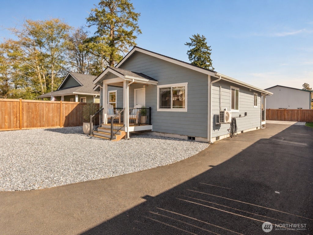 Photo of 842 N Montesano Street, Westport, WA 98595 (MLS # 2586042)