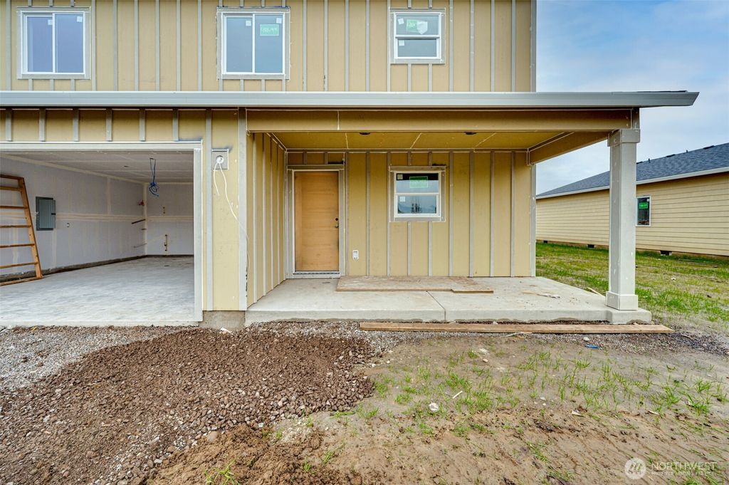 Photo of 2010 Henderson Way, Longview, WA 98632 (MLS # 2460098)