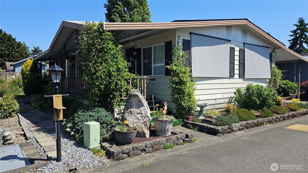 Photo of 1402 22nd Street NE #252, Auburn, WA 98002 (MLS # 2389204)