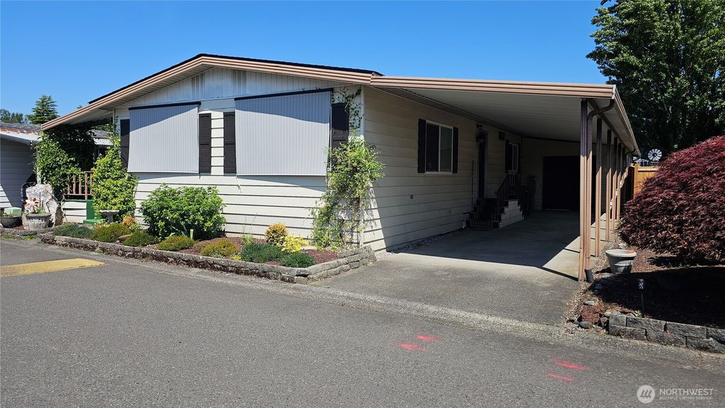 Photo of 1402 22nd Street NE #252, Auburn, WA 98002 (MLS # 2389204)