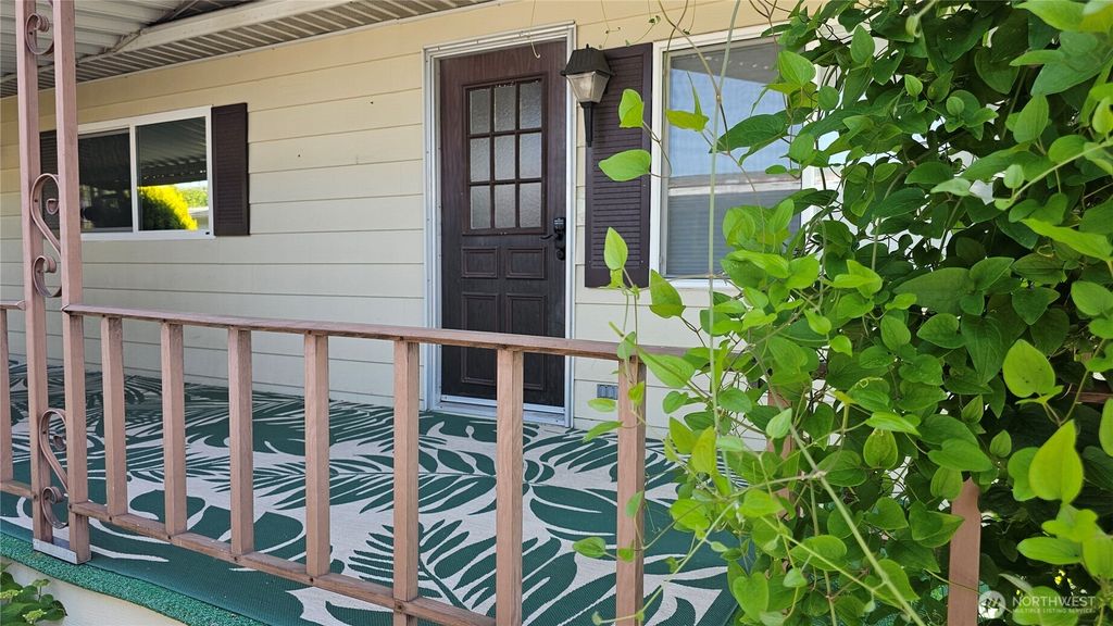 Photo of 1402 22nd Street NE #252, Auburn, WA 98002 (MLS # 2389204)