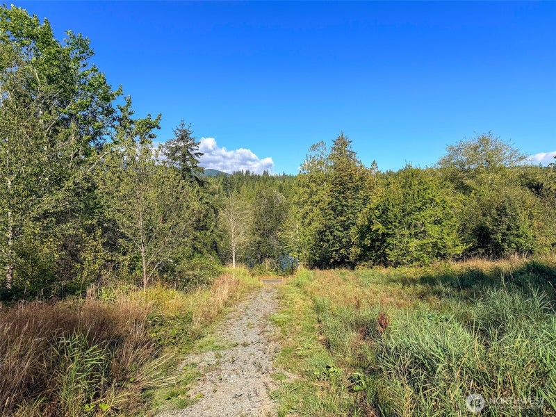 72 Leland Valley Road W