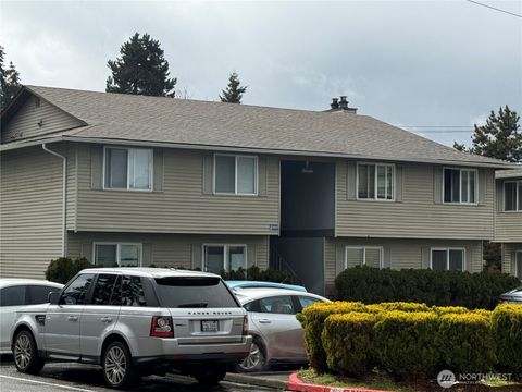 Photo of 3020 S 216th Street #J, SeaTac, WA 98198 (MLS # 2510250)