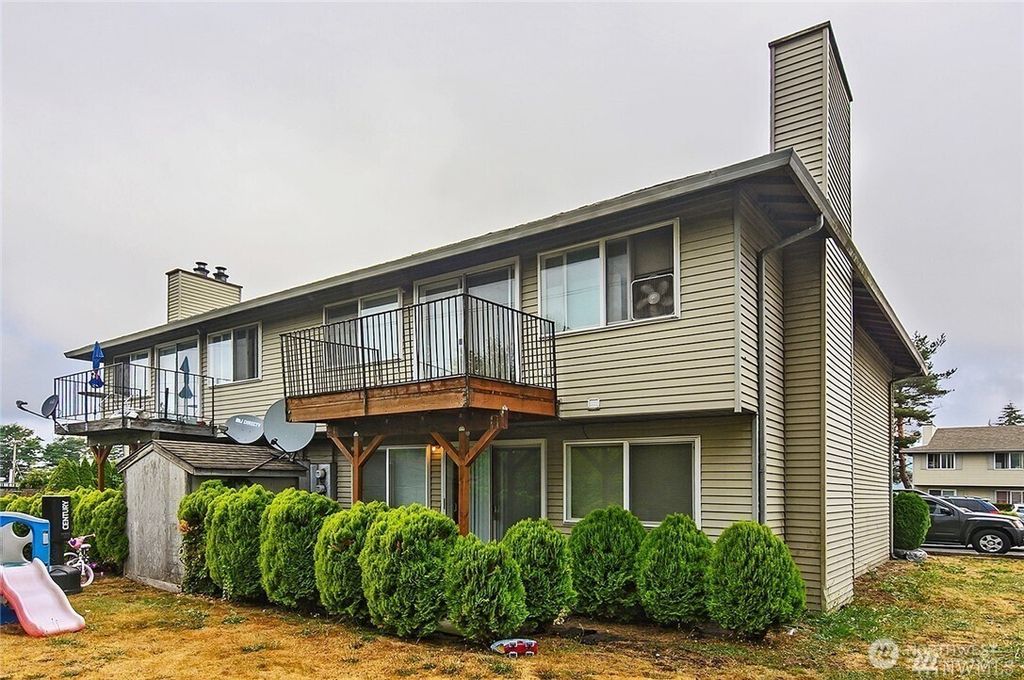 Photo of 3020 S 216th Street #J, SeaTac, WA 98198 (MLS # 2510250)