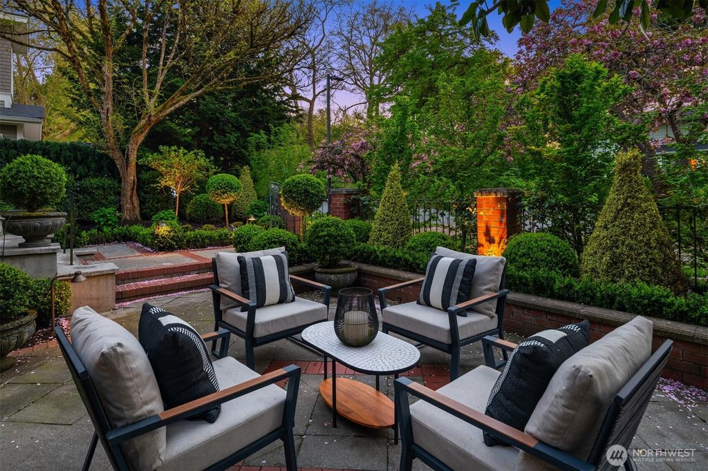 Photo of 1206 37th Avenue E, Seattle, WA 98112 (MLS # 2514933)