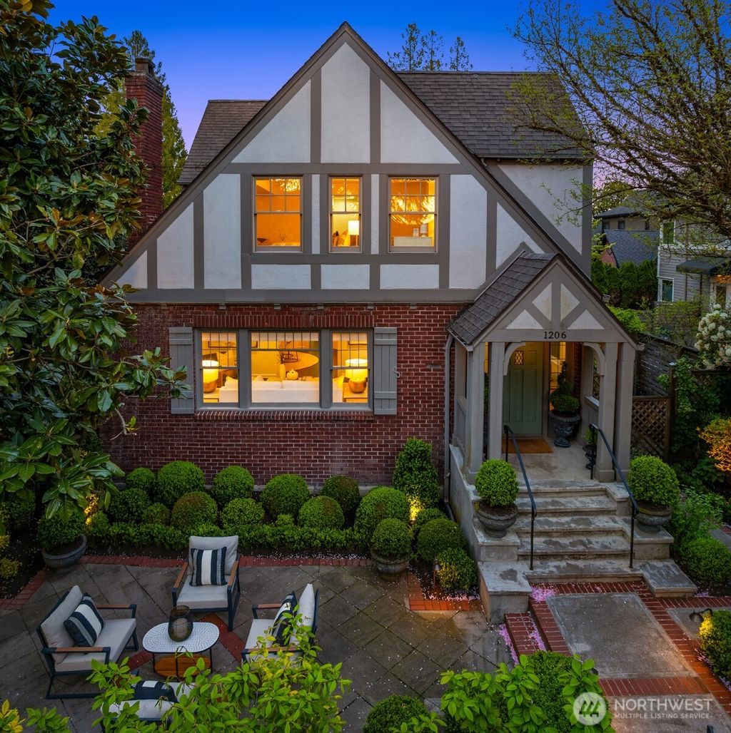 Photo of 1206 37th Avenue E, Seattle, WA 98112 (MLS # 2514933)