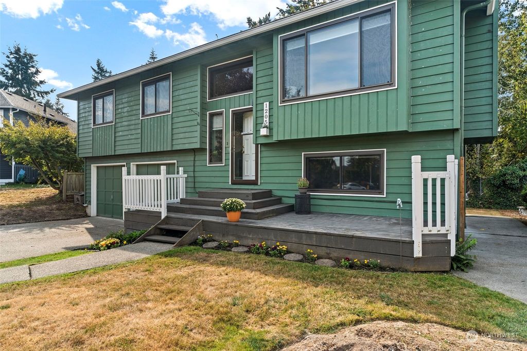 Photo of 1205 S 236th Place, Des Moines, WA 98198 (MLS # 2006868)