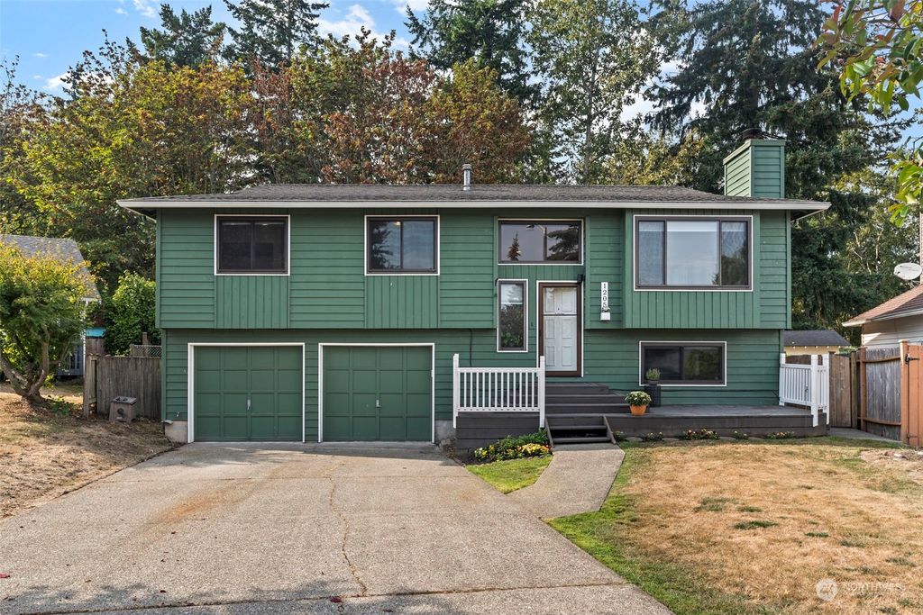 Photo of 1205 S 236th Place, Des Moines, WA 98198 (MLS # 2006868)