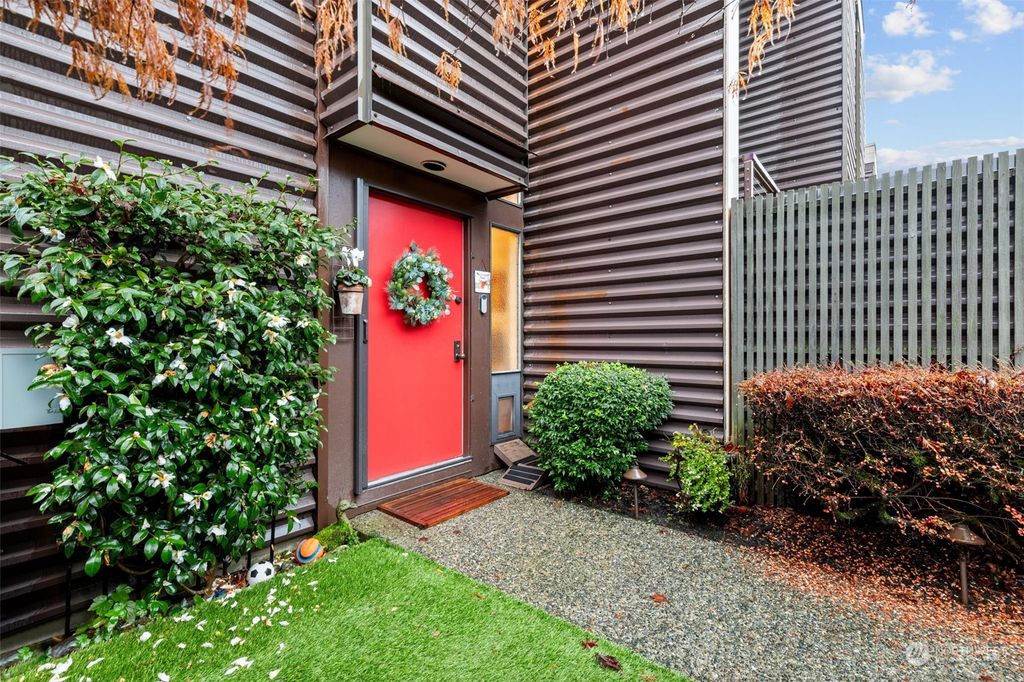 Photo of 300 7th Avenue S #18, Kirkland, WA 98033 (MLS # 2183796)