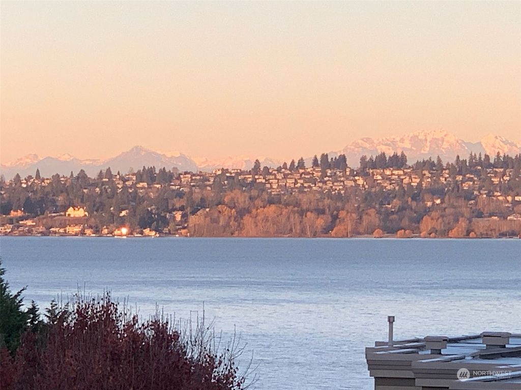 Photo of 300 7th Avenue S #18, Kirkland, WA 98033 (MLS # 2183796)