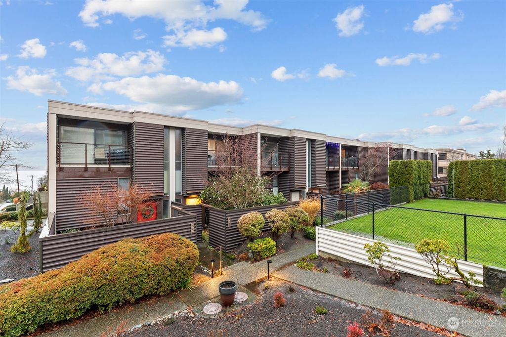 Photo of 300 7th Avenue S #18, Kirkland, WA 98033 (MLS # 2183796)