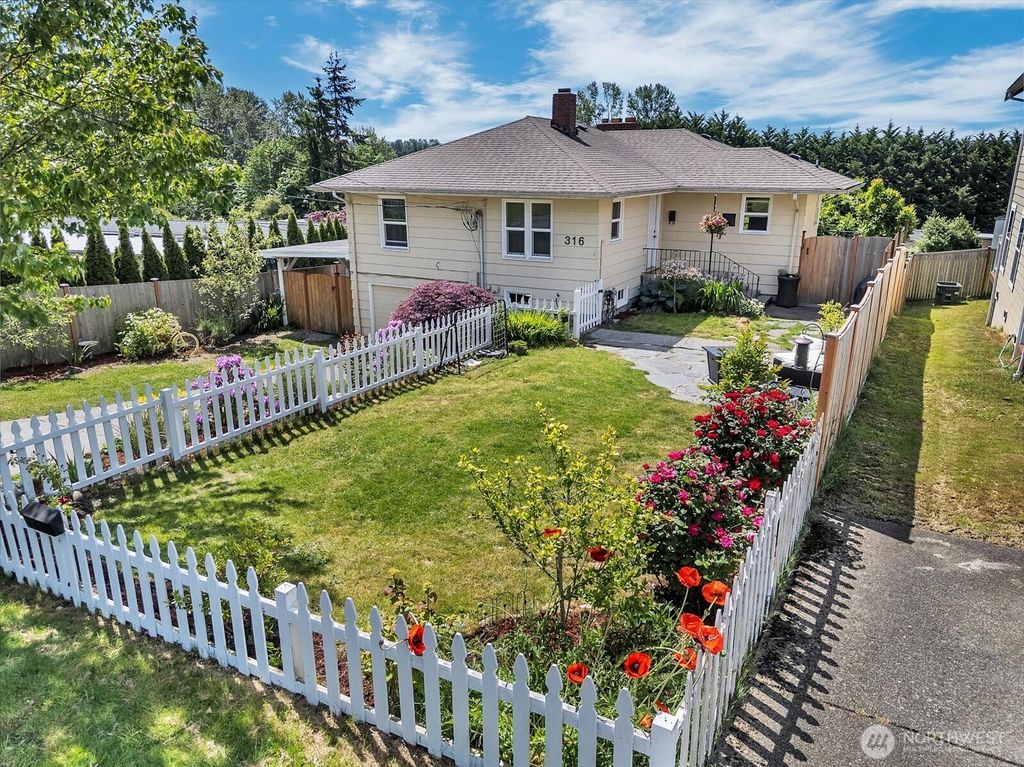 Photo of 316 Avenue J, Snohomish, WA 98290 (MLS # 2384749)