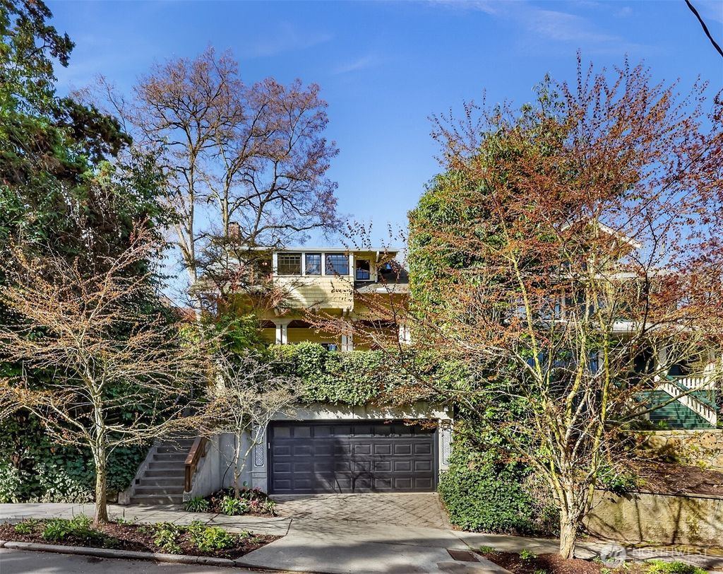 Photo of 2333 Federal Avenue E, Seattle, WA 98102 (MLS # 2484794)