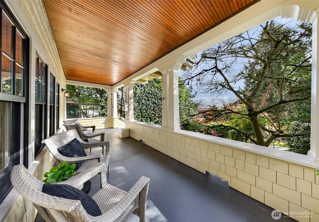 Photo of 2333 Federal Avenue E, Seattle, WA 98102 (MLS # 2484794)