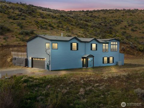 Photo of 5370 W Umptanum Road, Ellensburg, WA 98926 (MLS # 2515540)