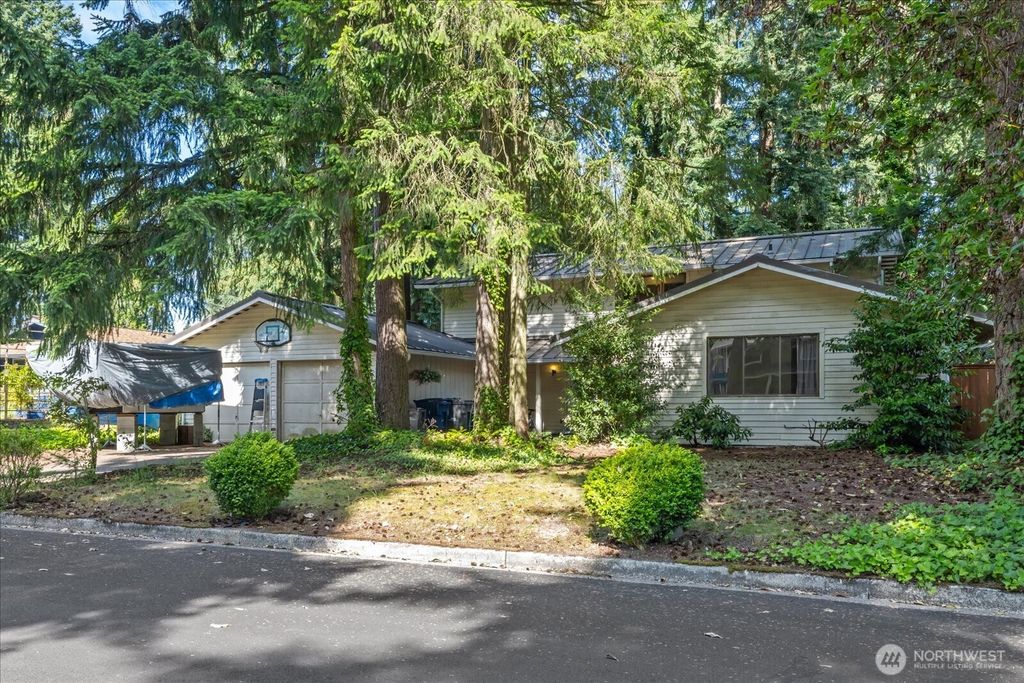 Photo of 9112 120th Avenue SE, Newcastle, WA 98056 (MLS # 2395180)