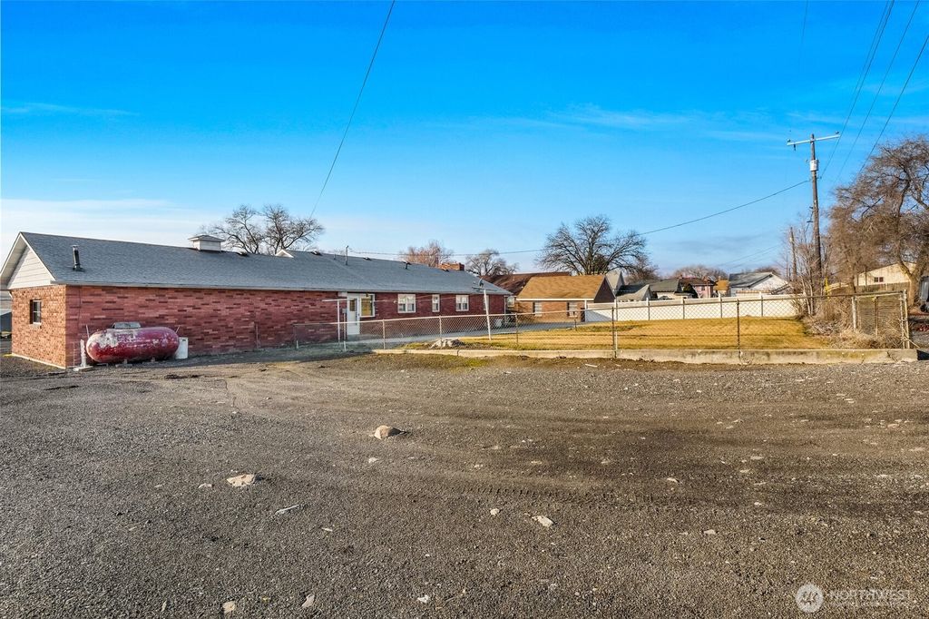 Photo of 319 E 3rd Street, Lind, WA 99341 (MLS # 2468674)