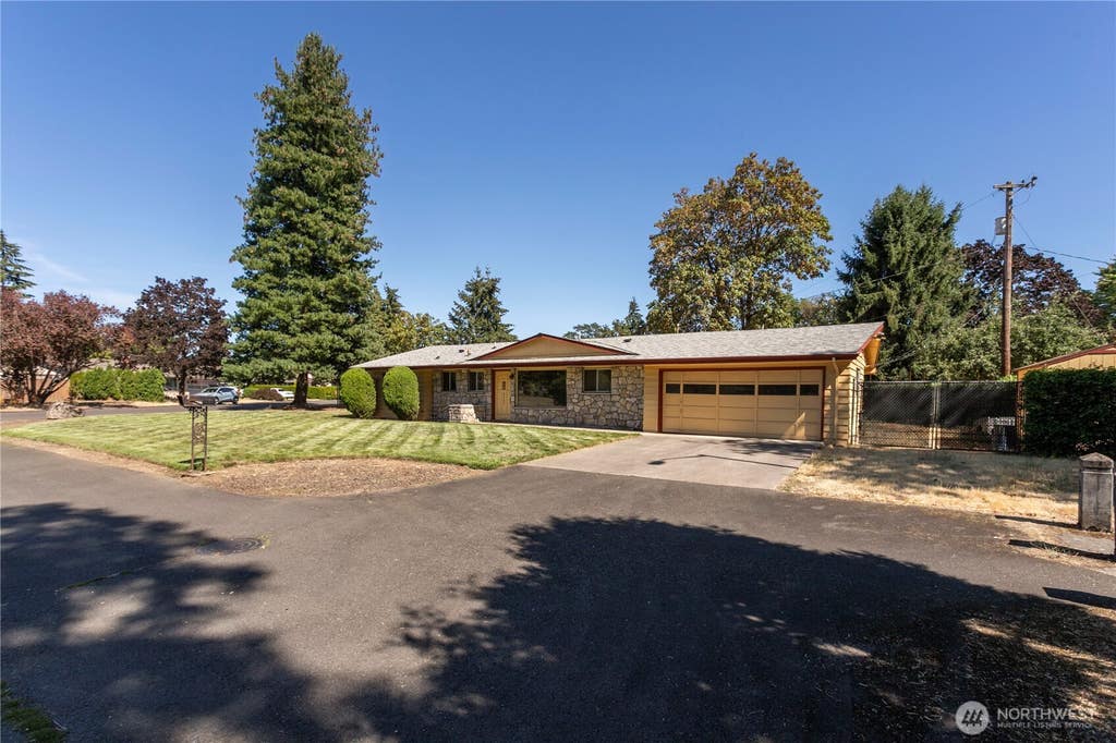 Photo of 2607 NE Whitman Avenue, Vancouver, WA 98662 (MLS # 2566188)