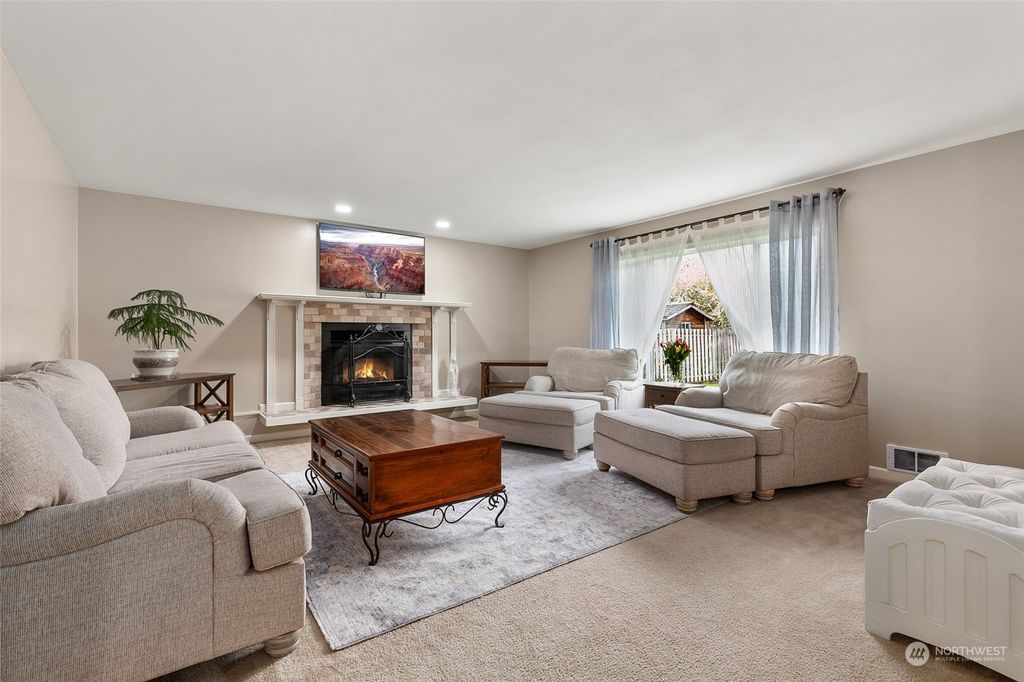 Photo of 22032 SE 267th Street, Maple Valley, WA 98038 (MLS # 2217134)