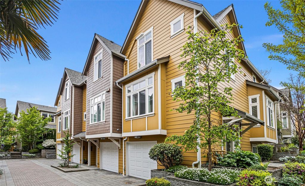 Photo of 6521 25th Avenue NE #C, Seattle, WA 98115 (MLS # 2513495)